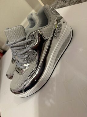 Women's Silver Platform Athletic Sneakers - Metallic Gray Fashion Trainers